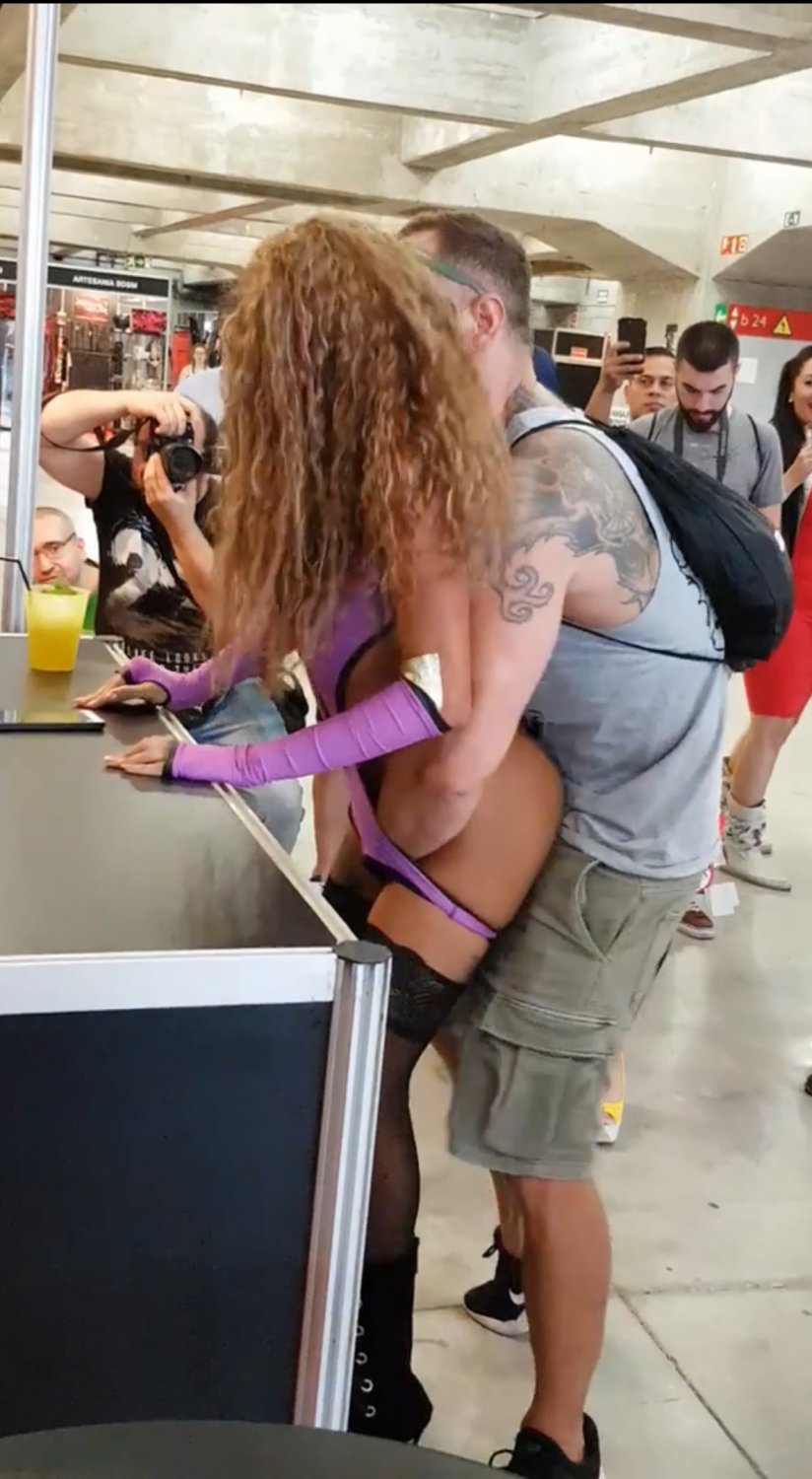 She gets fucked in public in front of people #AWoHVLAz