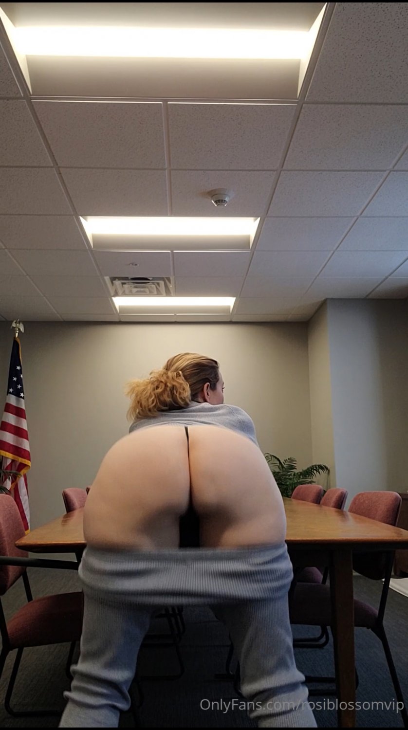 Cougar flashing conference room #jgi4oRYs