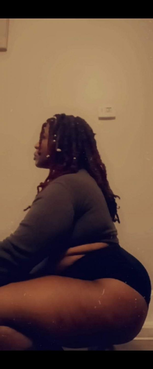 Freaky Auntie W/ Big Titties & A Tongue Ring. I Would Not Pull Out 129 #JAqMWSza