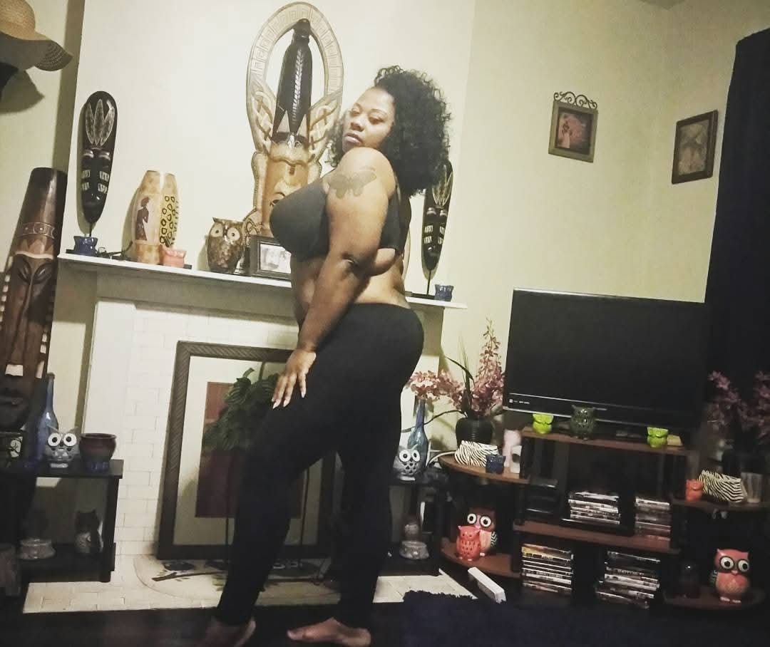 Freaky Auntie W/ Big Titties & A Tongue Ring. I Would Not Pull Out 129 #NOffEjIi